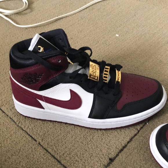 Jordan 1s Beetroot - Picture 3 of 4